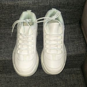 ASOS DESIGN Destined chunky sneakers in white. Size 37.